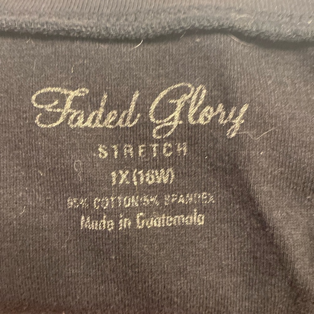 Faded Glory V-Neck tee - Picture 3 of 3